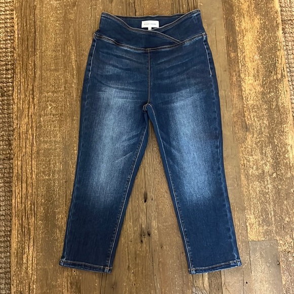 Risen High-Waist Cropped Elastic Banded Jeans - Picture 1 of 11